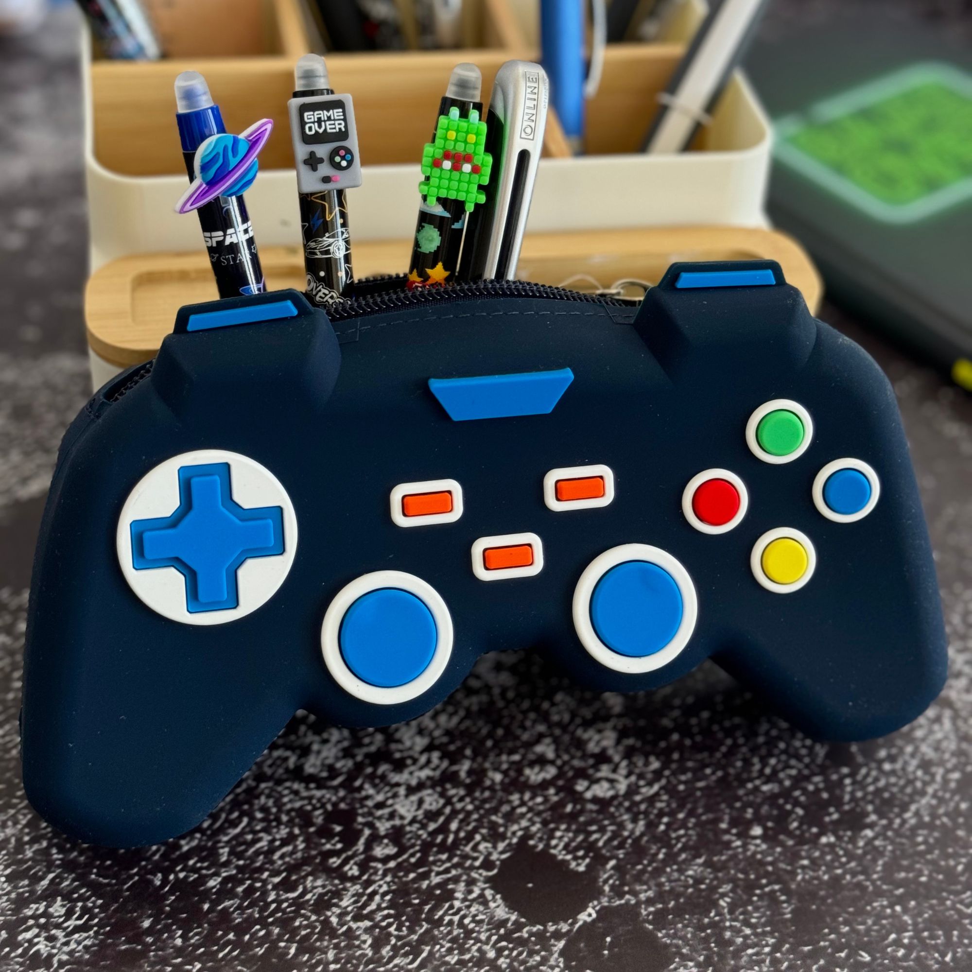 Premium-Schlampermäppchen im Gaming Design, Controller-Stifteetui